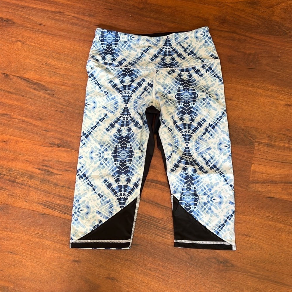 Blue white black VSX workout Capri size Large moderate compression mid rise - Picture 2 of 8